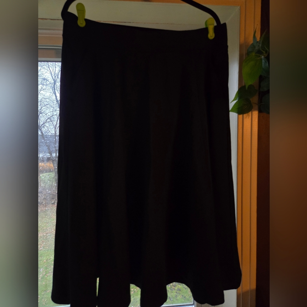 Torrid Stretchy Circle Skirt Size 1 Midi With Pockets